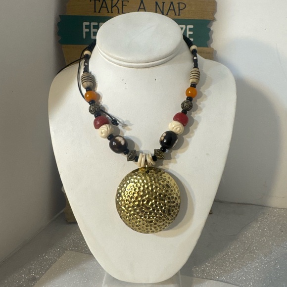 DEVIKA STATEMENT  NECKLACE - Picture 2 of 10